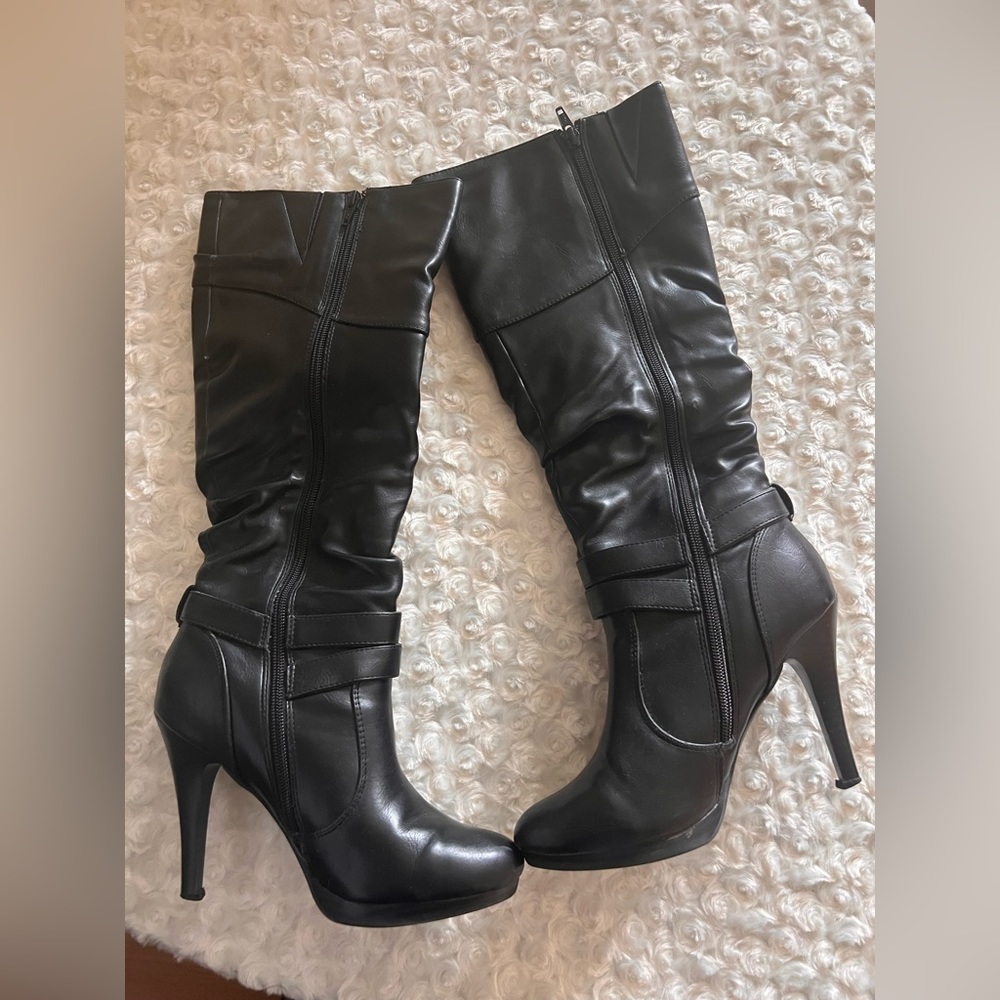 Black Leather Boots Size 6.5